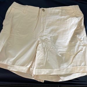 Old Navy everyday khaki shorts in cream